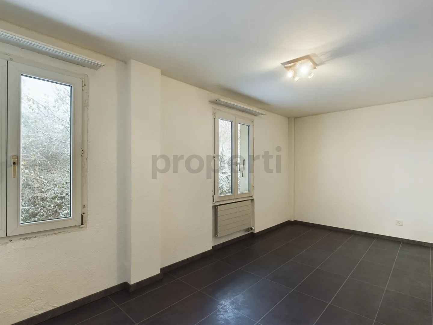 Maison individuelle exclusive dans un emplacement calme en bordure de forêt avec vue sur le lac et jardin - Photo 5 sur 12