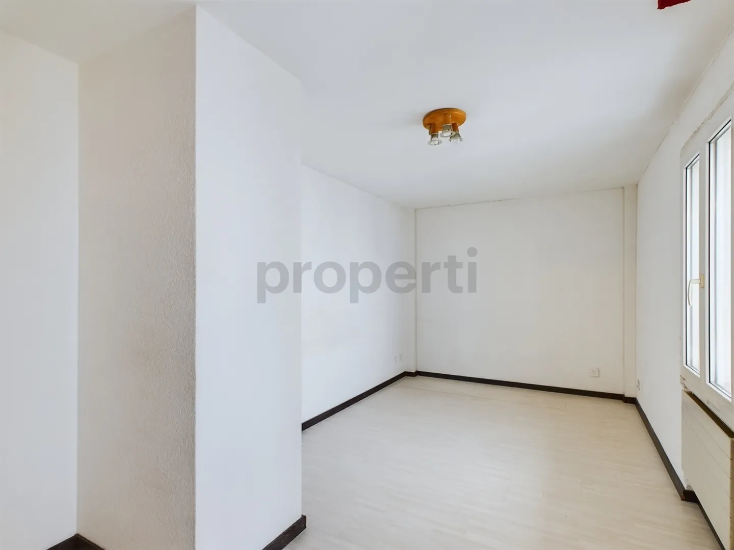 Maison individuelle exclusive dans un emplacement calme en bordure de forêt avec vue sur le lac et jardin - Photo 7 sur 12