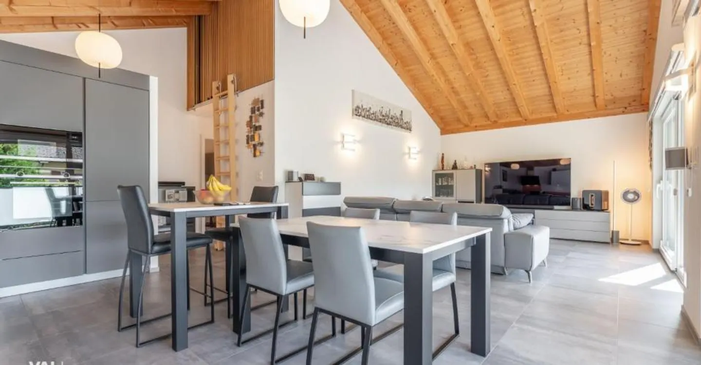Wunderschöne Penthouse-Wohnung mit 3,5 Zimmern in Fully - Charme, Licht und Lebensqualität - Foto 1 von 13