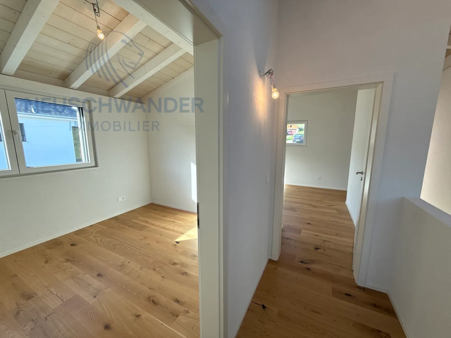 Sonnige Lage für diese moderne Villa im Herzen der Natur - Foto 11 von 25