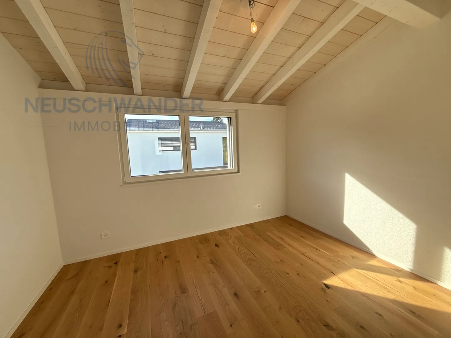 Sonnige Lage für diese moderne Villa im Herzen der Natur - Foto 12 von 25