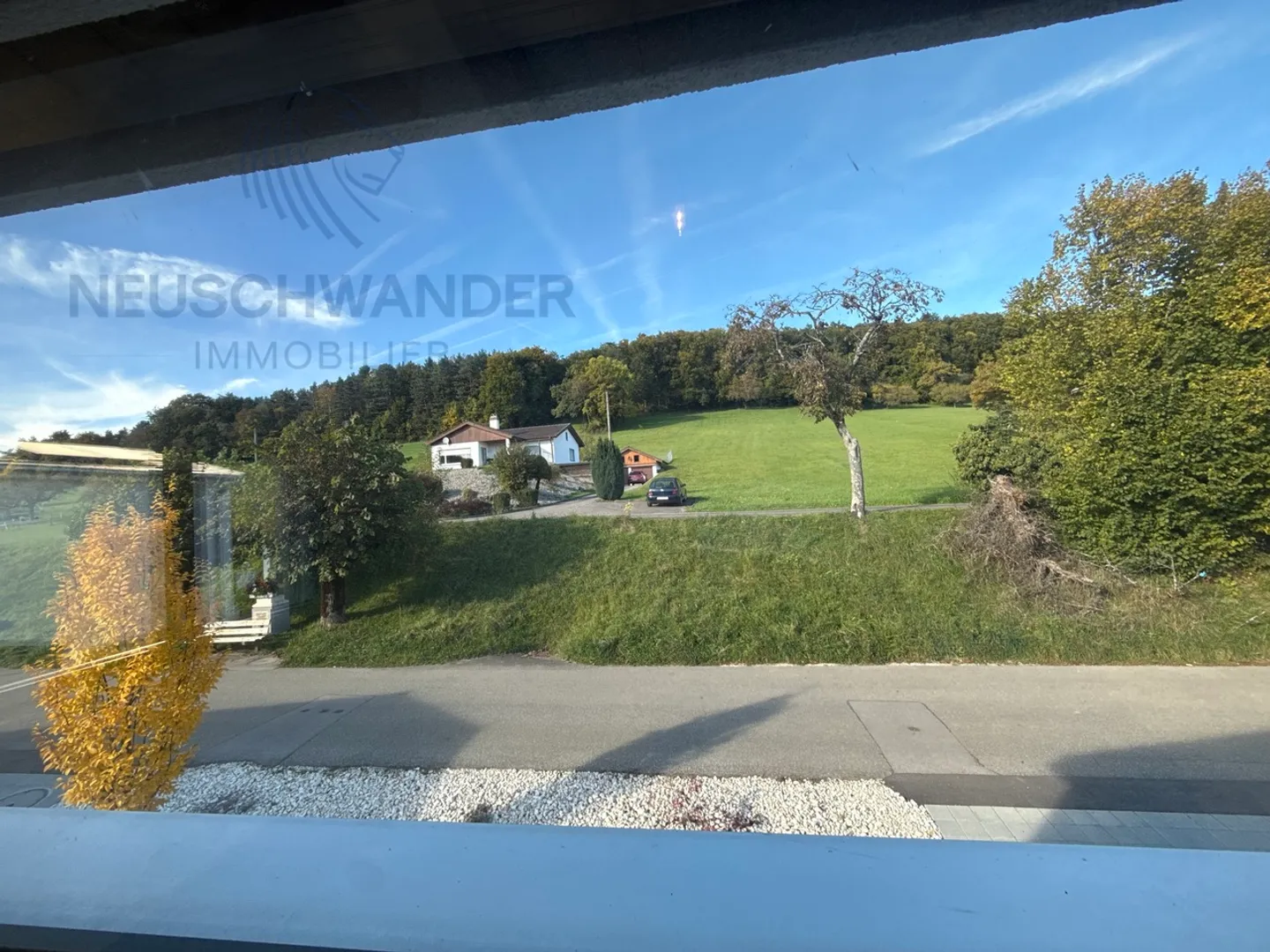 Sonnige Lage für diese moderne Villa im Herzen der Natur - Foto 16 von 25