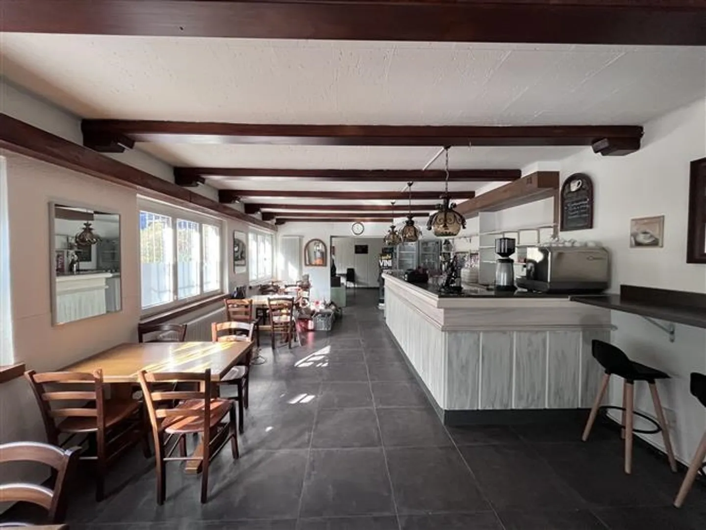 Profitable building with restaurant, apartments and parking with rustic - Photo 2 of 5