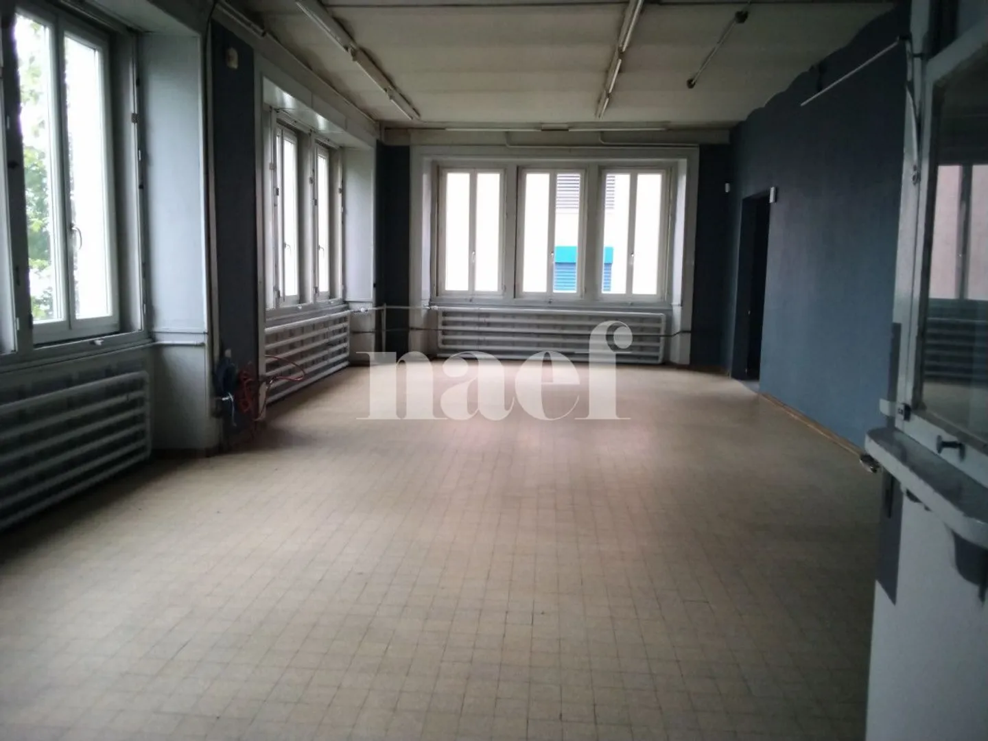 Bright commercial space of about 200m2 - Photo 3 of 13
