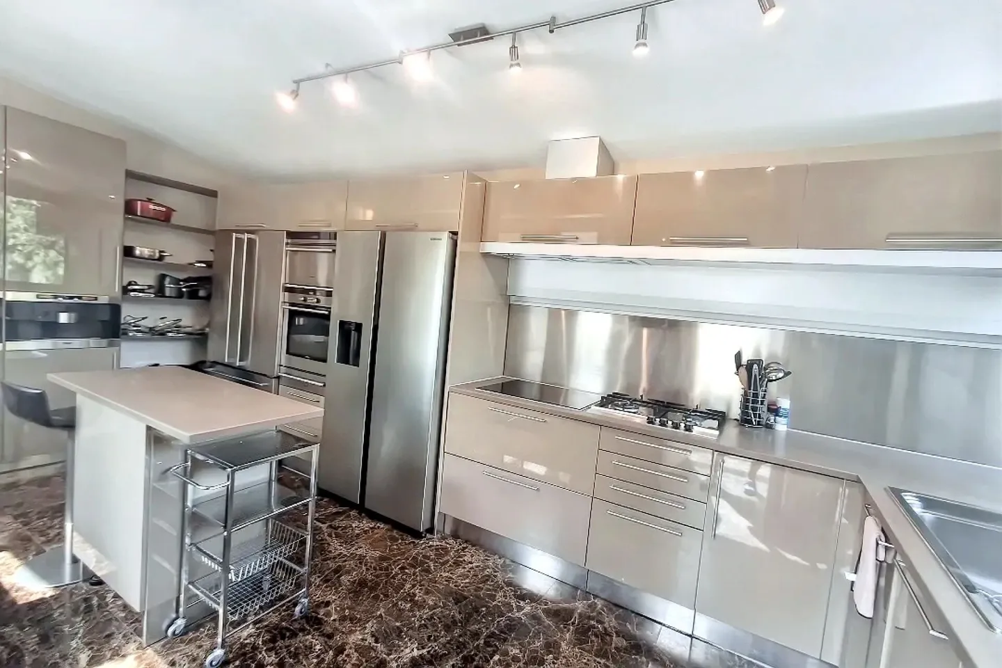 Zu vermieten - Magnifisches Einfamilienhaus mit Pool in Collonge-Bellerive - Foto 3 von 11