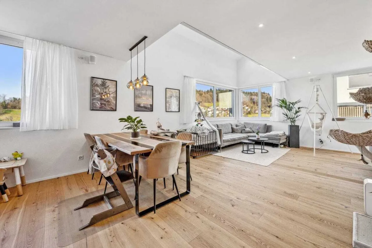 Maison individuelle moderne dans un emplacement calme en pente – Architecture, confort et technologie au plus haut niveau - Photo 4 sur 13