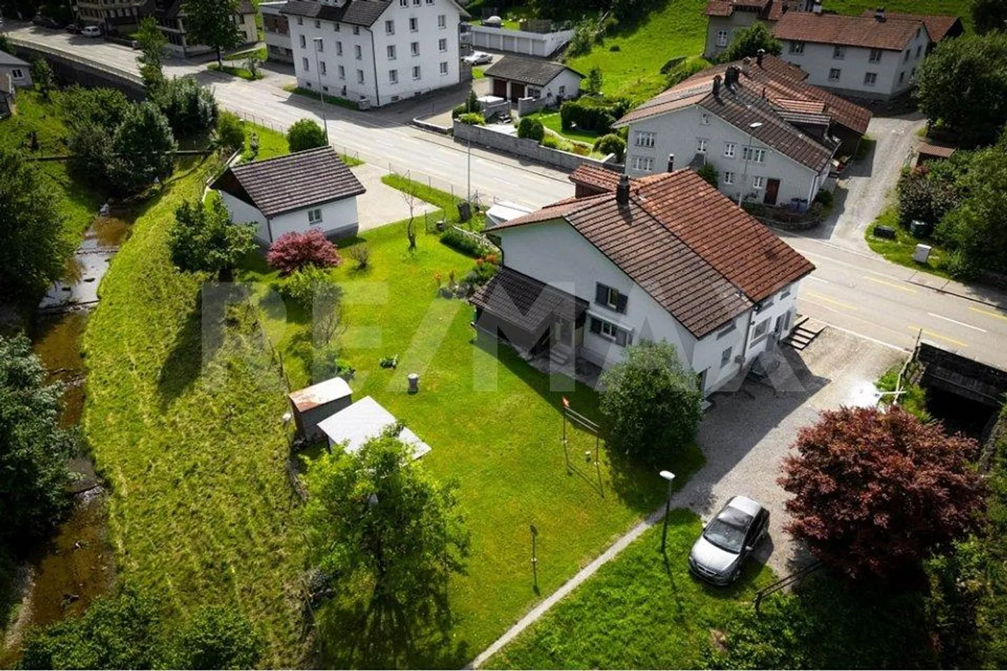 Casa a schiera ben tenuta con terreno edificabile - Foto 3 di 13