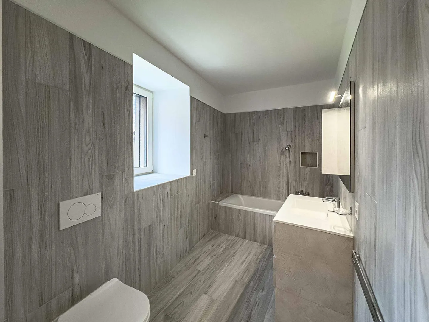 Maison entièrement rénovée dans le noyau de Gnosca - Photo 11 sur 14