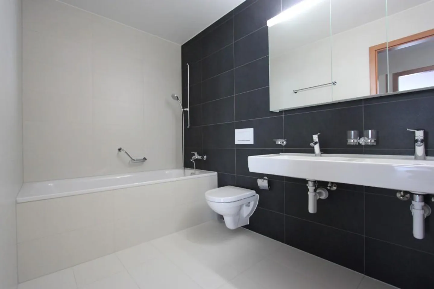 Modern Apartments with Terrace - Photo 7 of 9