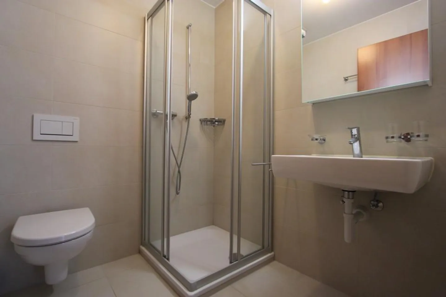 Modern Apartments with Terrace - Photo 8 of 9