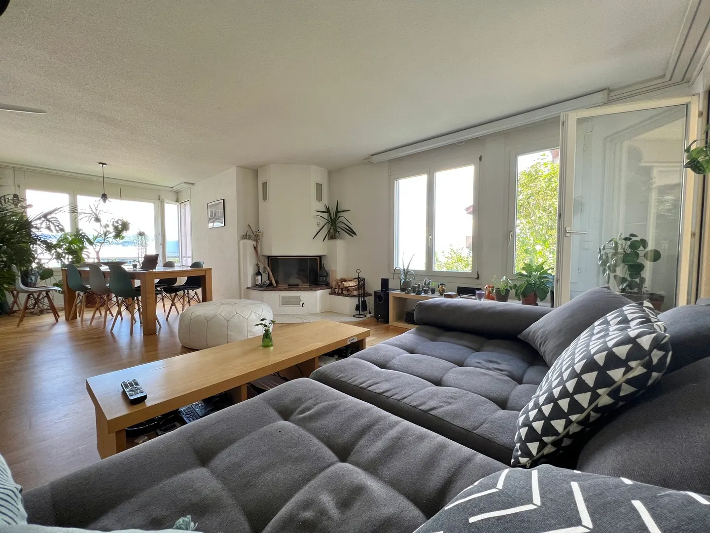 APPARTEMENT 4½ PIÈCES À WÄDENSWIL (ZH), MEUBLÉ, TEMPORAIRE - Photo 2 sur 7