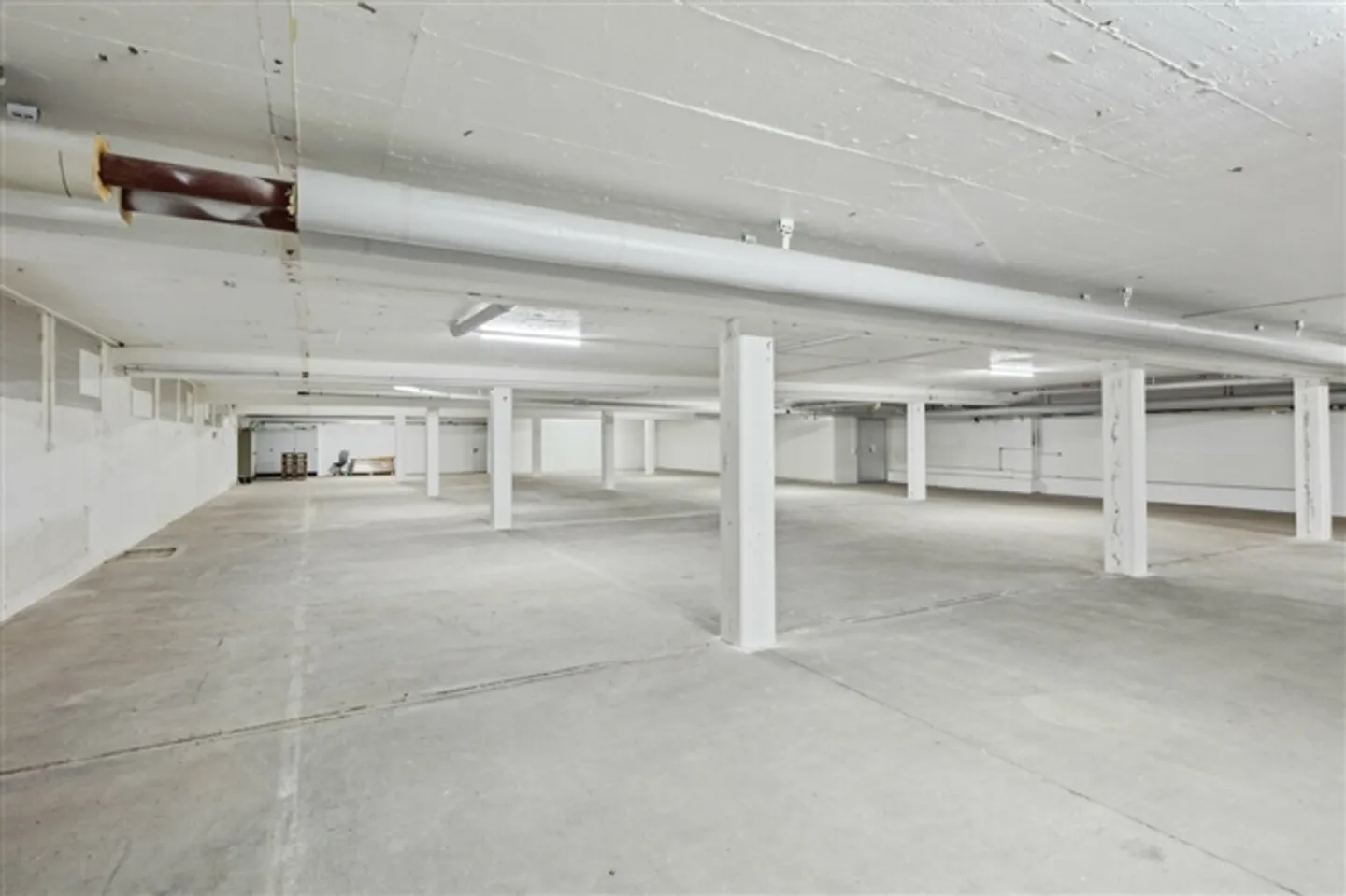 «Grosszügige Lagerfläche direkt in Bahnhofsnähe!» - Foto 1 von 9