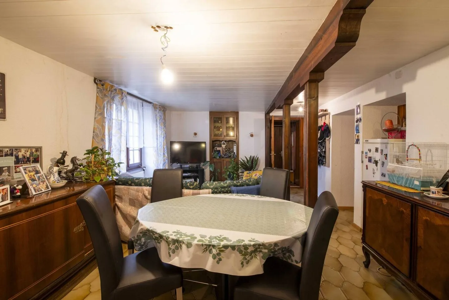 Casa di villaggio con 2 appartamenti e fienile - Foto 3 di 4