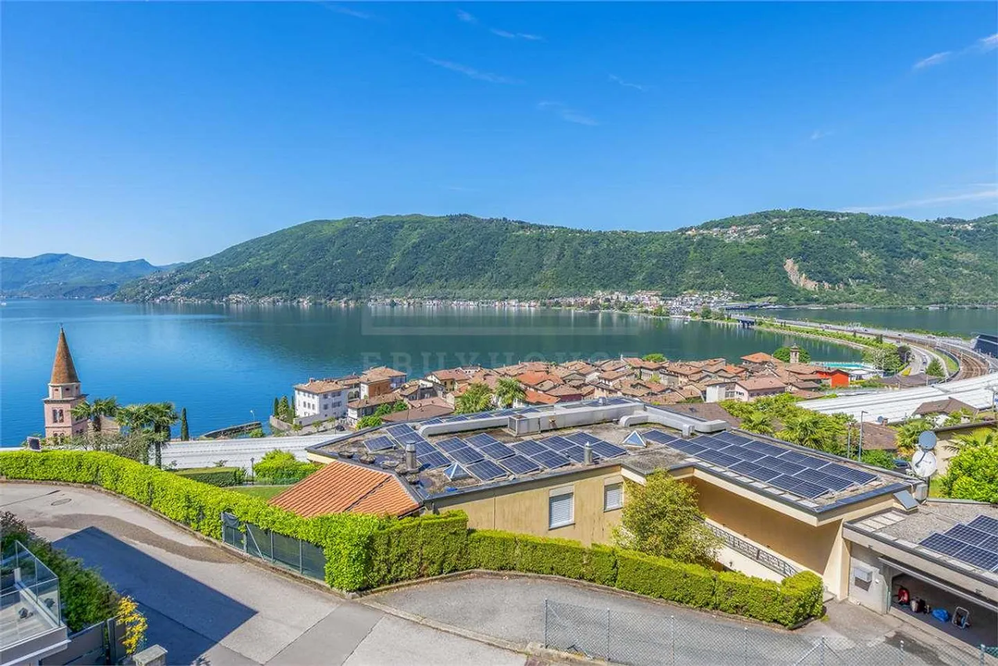Villa mit Seeblick, beheizter Pool - Foto 1 von 3