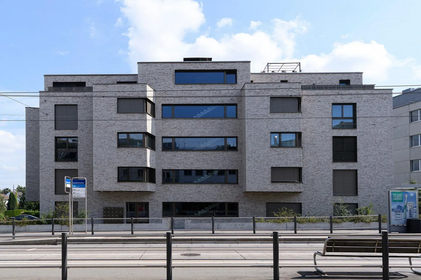 Appartement attrayant de 2,5 pièces au 2ème étage dans un emplacement de choix - Photo 2 sur 10