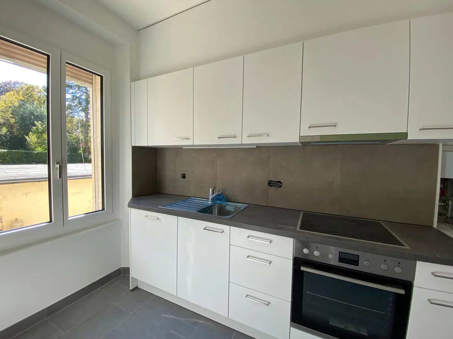 Renovated 3-room apartment with character for rent in Bienne - Photo 8 of 9