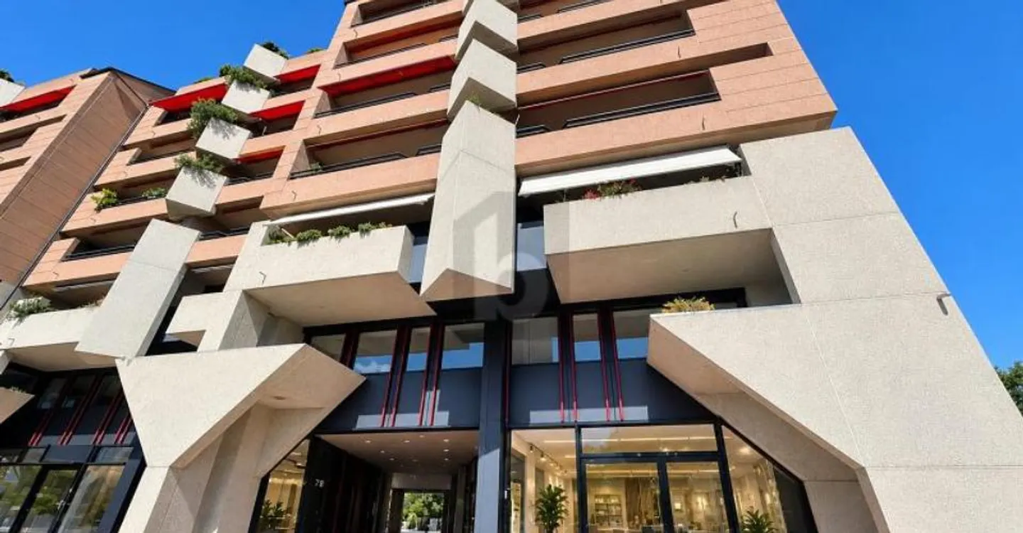 IDEAL LOCATION, SPACIOUS AND BRIGHT - Photo 1 of 6