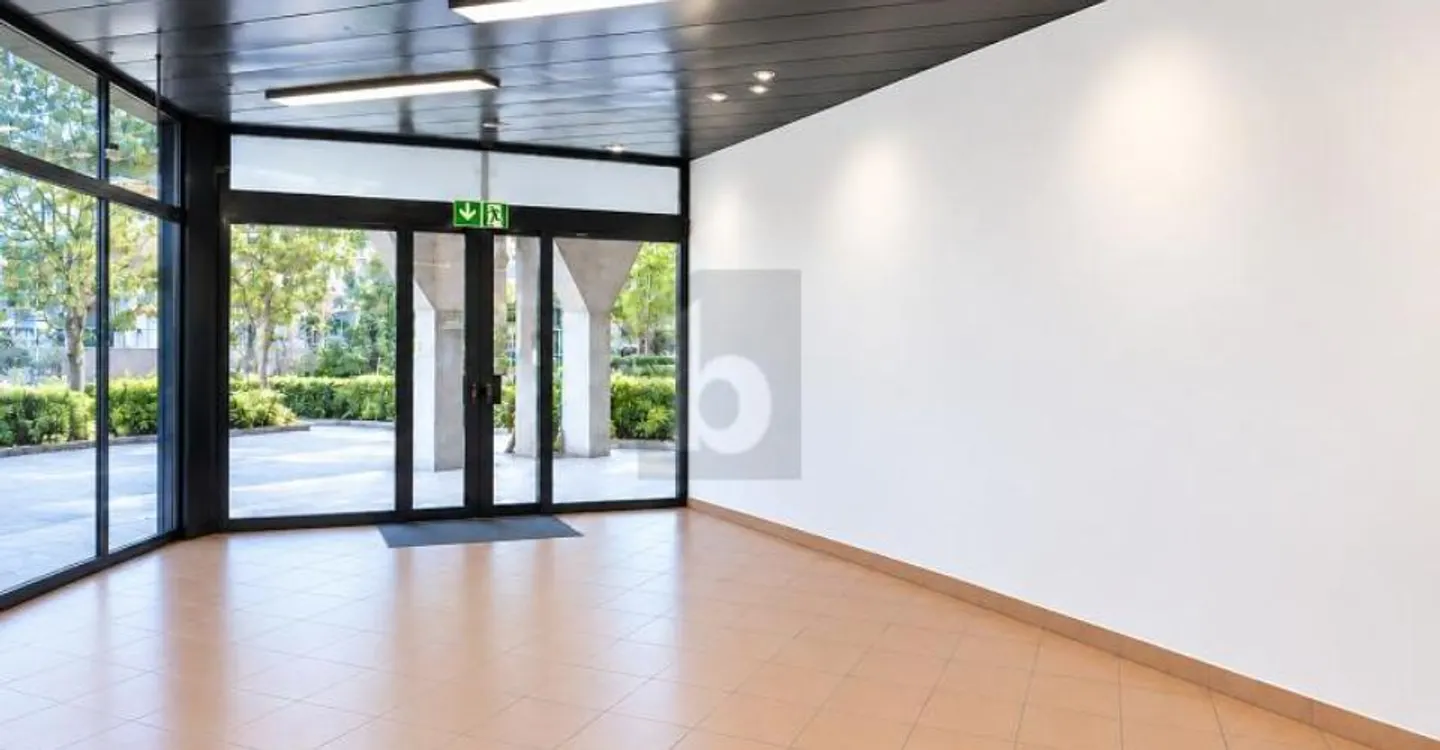 IDEAL LOCATION, SPACIOUS AND BRIGHT - Photo 2 of 6