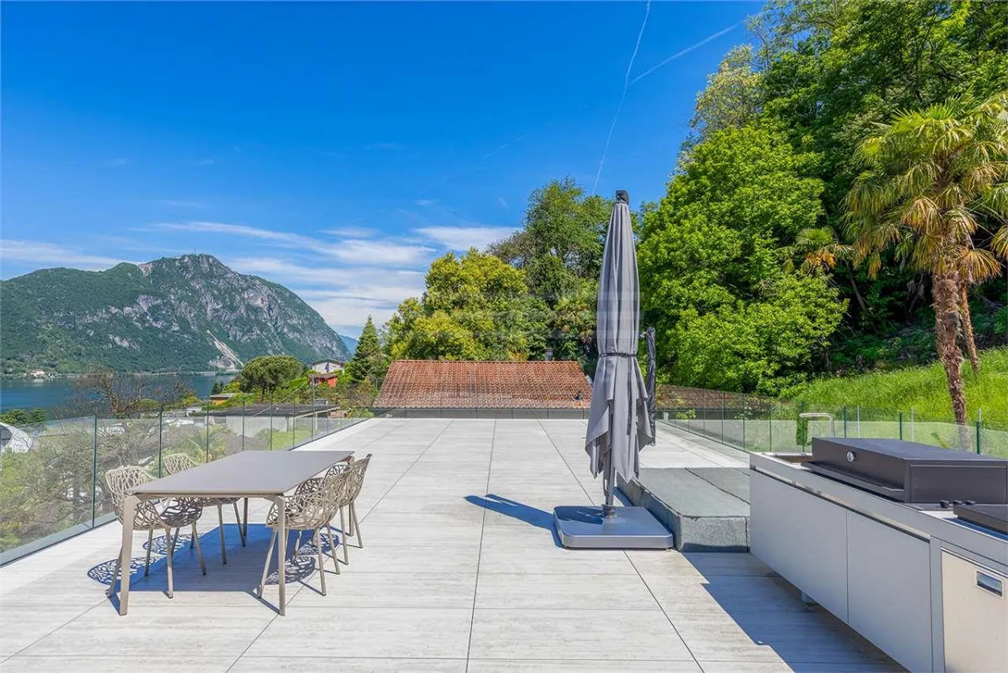 Villa mit Seeblick, beheizter Pool - Foto 3 von 3