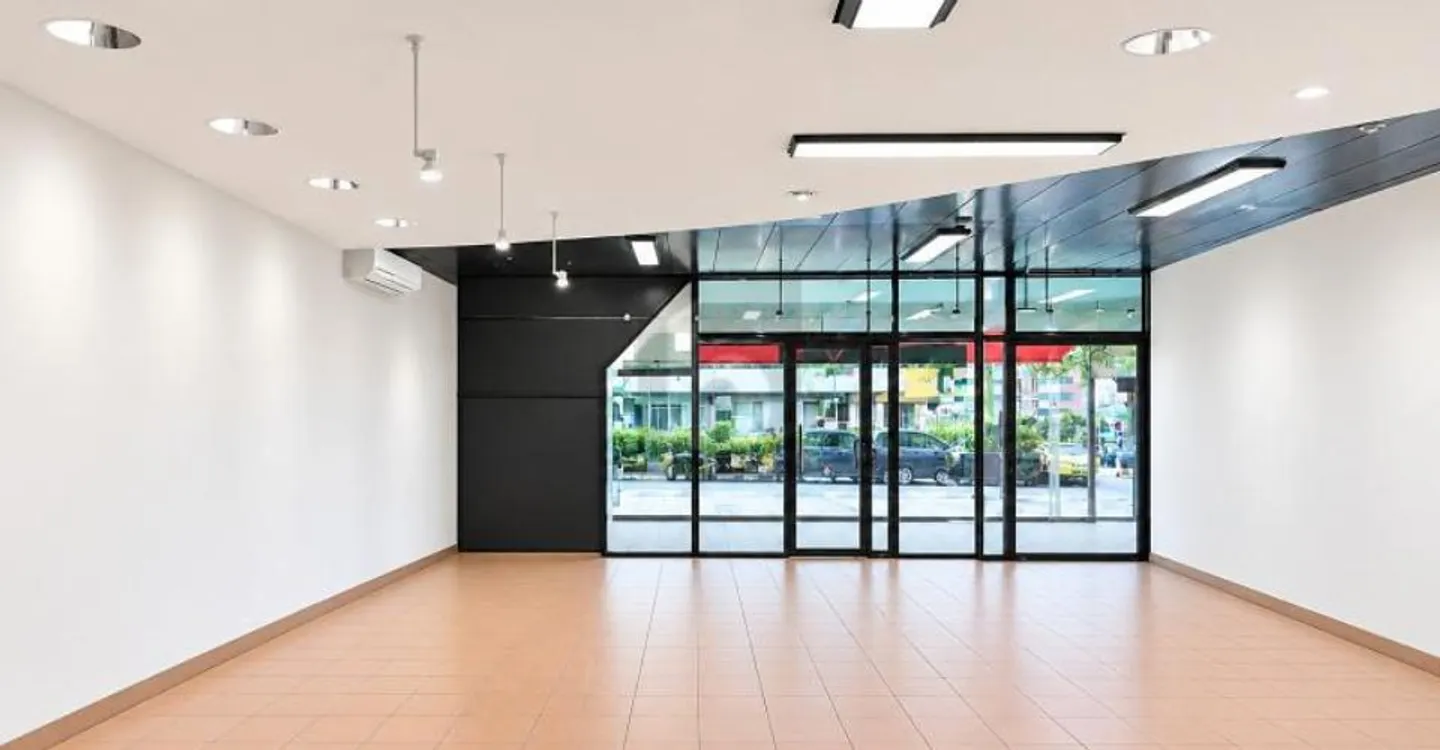 IDEAL LOCATION, SPACIOUS AND BRIGHT - Photo 3 of 6