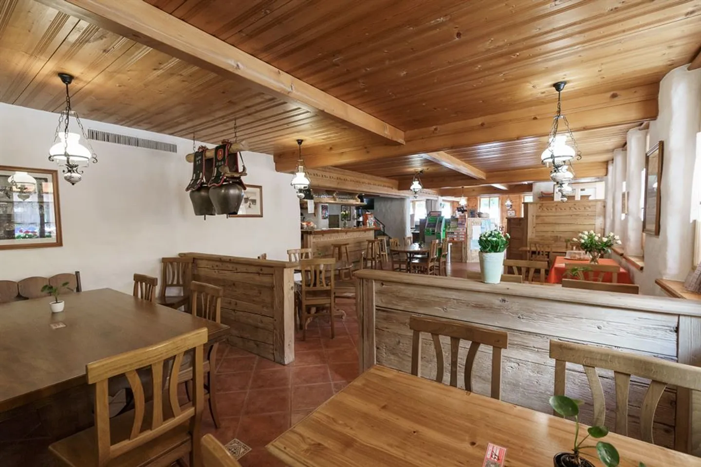 Charming Chalet with Restaurant - Photo 4 of 13