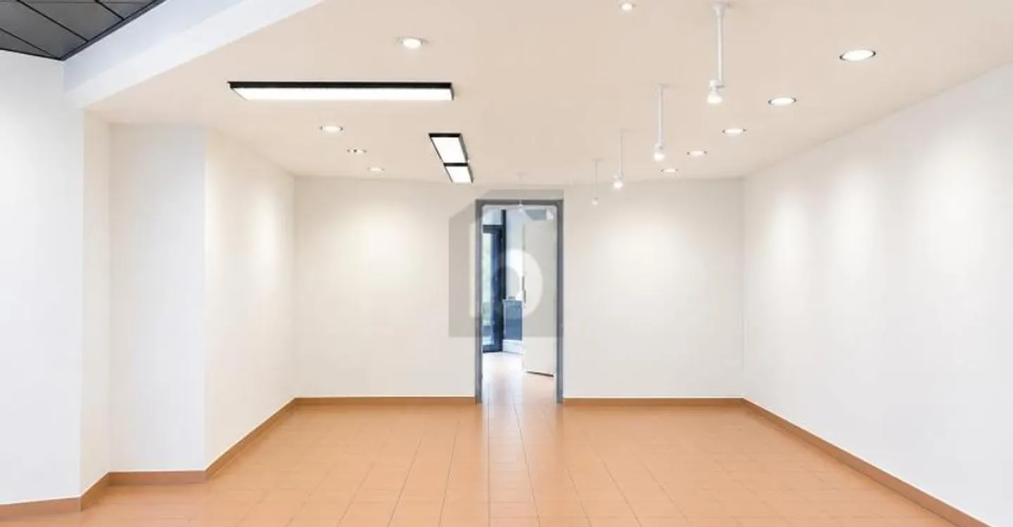 IDEAL LOCATION, SPACIOUS AND BRIGHT - Photo 4 of 6