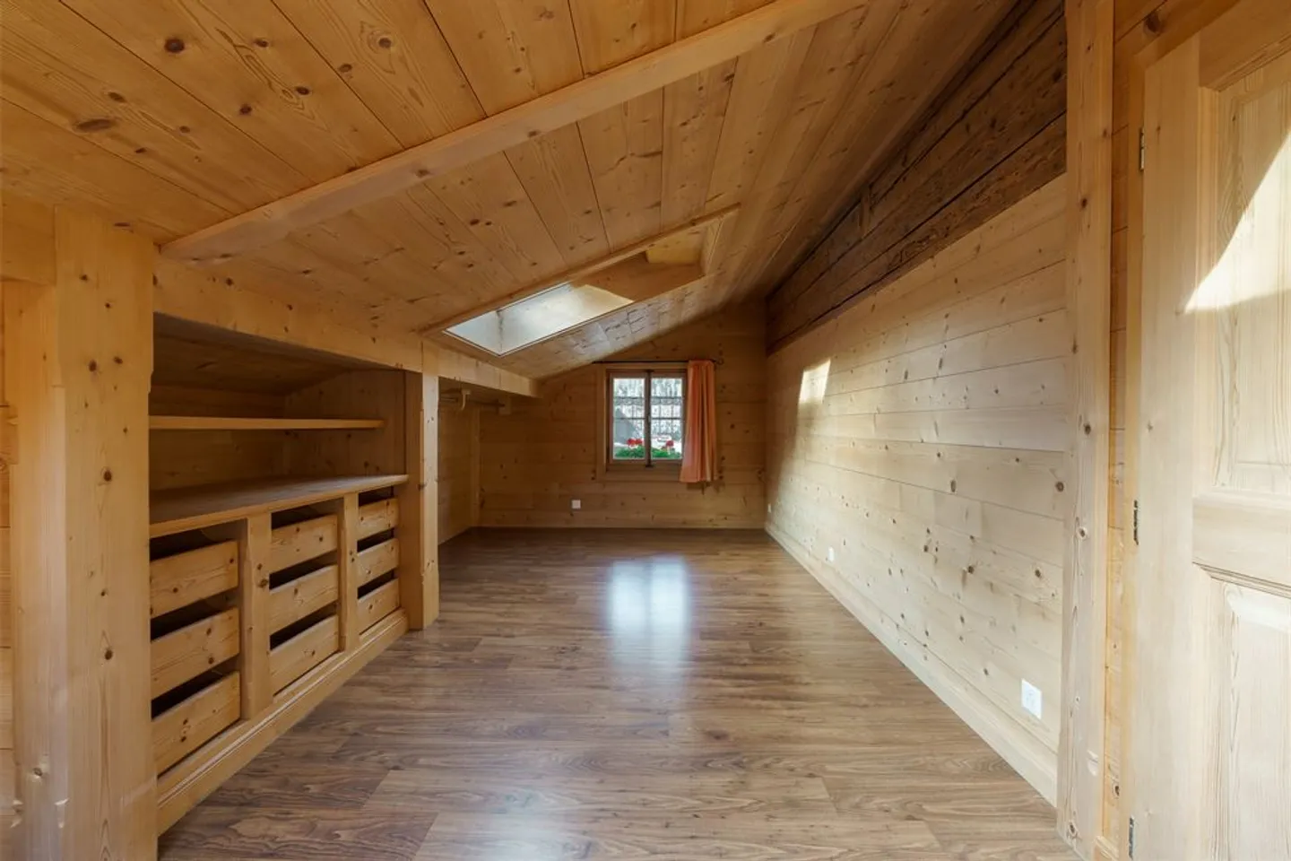 Charming Chalet with Restaurant - Photo 11 of 13