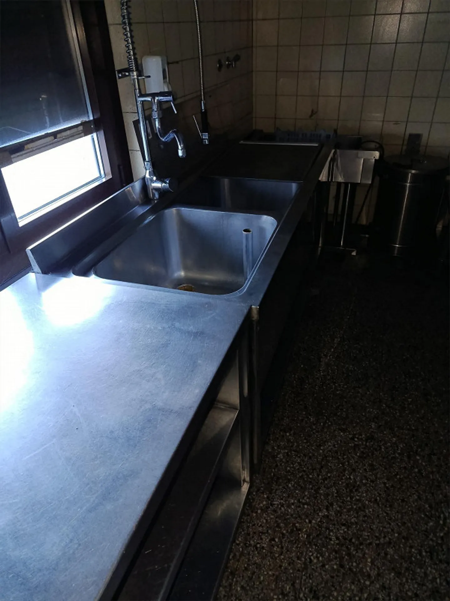 SAN NAZZARO - Property for sale with restaurant and 2 apartments - Photo 15 of 19