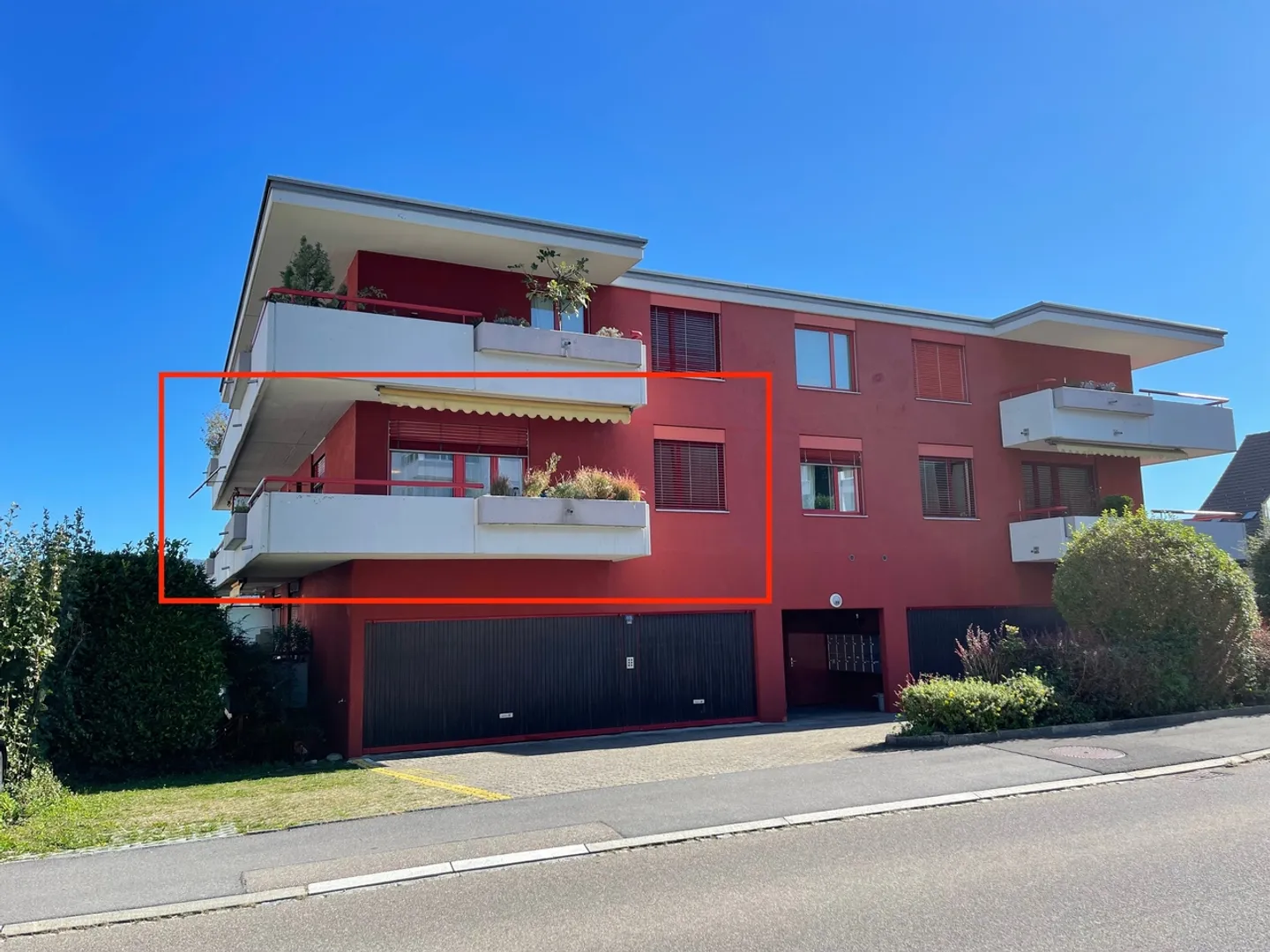 Attraktive, renovierte 2.5-Zimmer-Wohnung mit grossem Balkon und Seesicht in Horgen - Foto 1 von 10