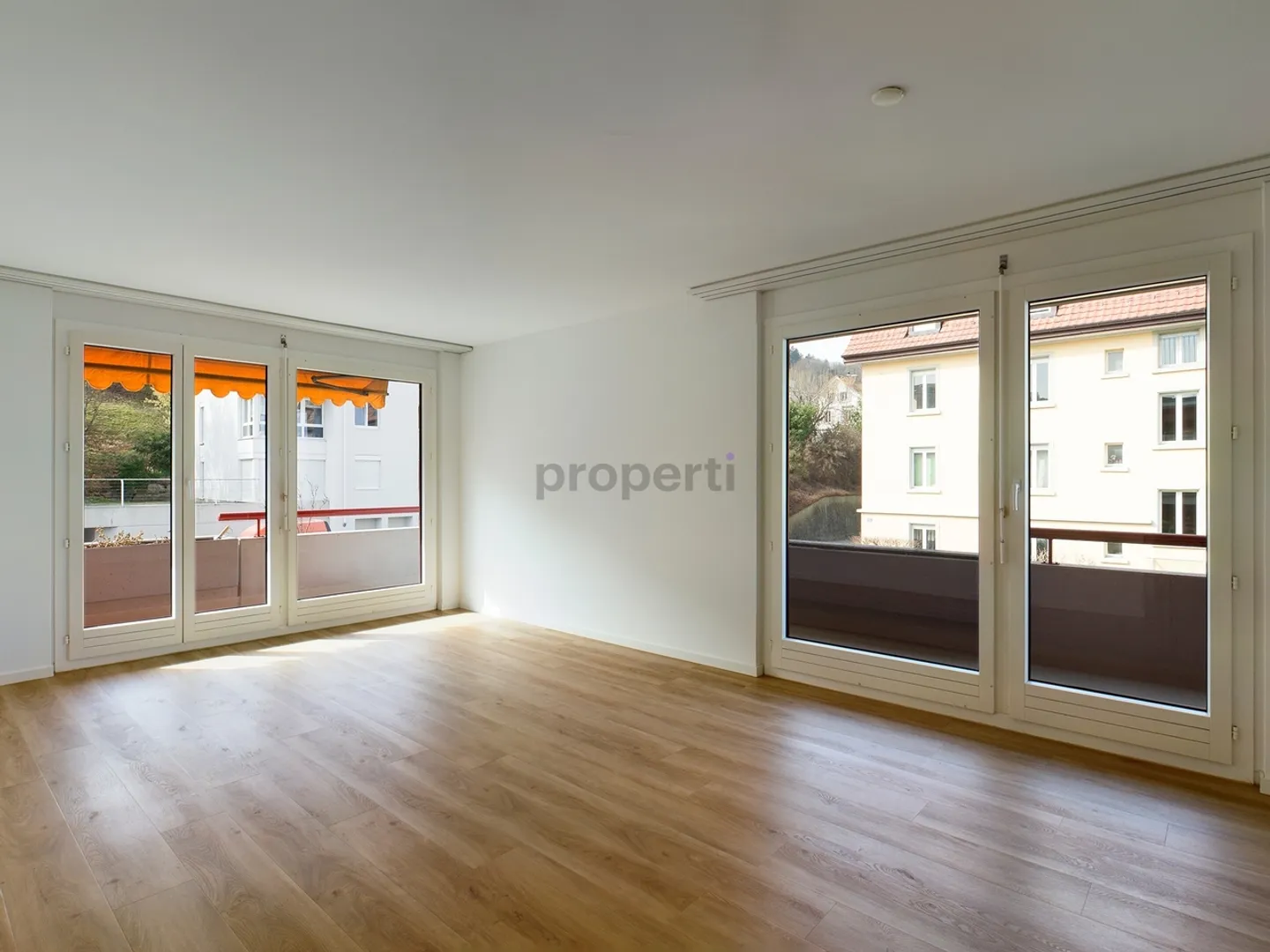 Attraktive, renovierte 2.5-Zimmer-Wohnung mit grossem Balkon und Seesicht in Horgen - Foto 4 von 10