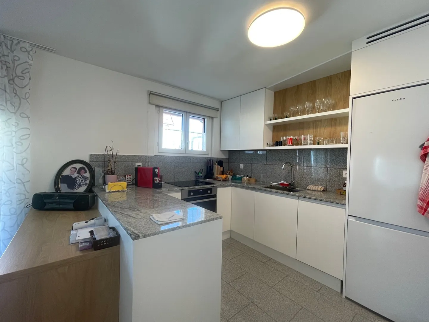 Attraktive, renovierte 2.5-Zimmer-Wohnung mit grossem Balkon und Seesicht in Horgen - Foto 5 von 10