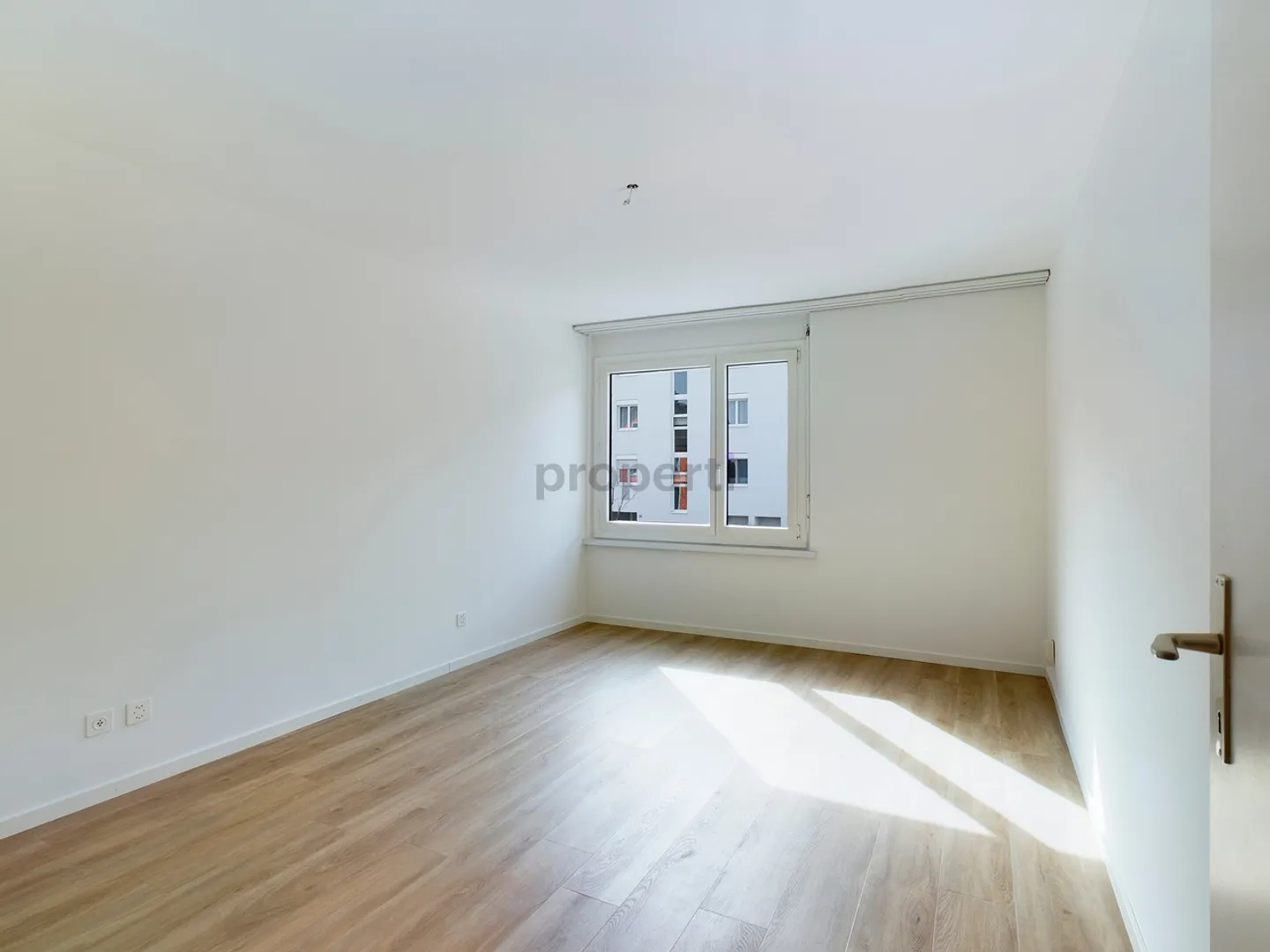 Attraktive, renovierte 2.5-Zimmer-Wohnung mit grossem Balkon und Seesicht in Horgen - Foto 6 von 10