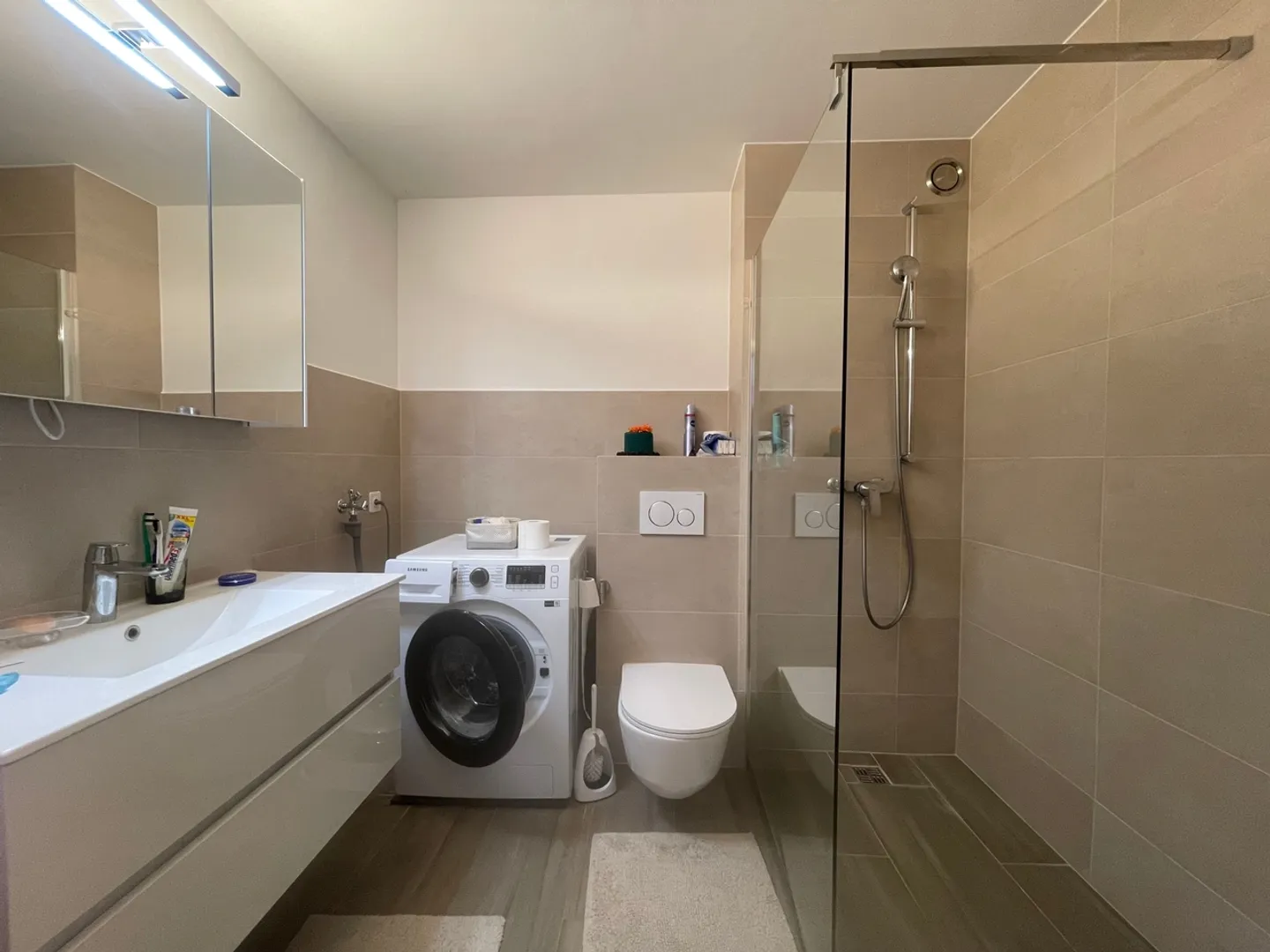 Attraktive, renovierte 2.5-Zimmer-Wohnung mit grossem Balkon und Seesicht in Horgen - Foto 7 von 10