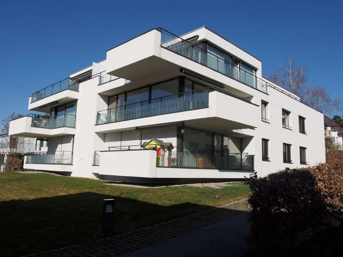 Modern apartment with free parking space - limited until 31.03.2026 - Photo 1 of 10