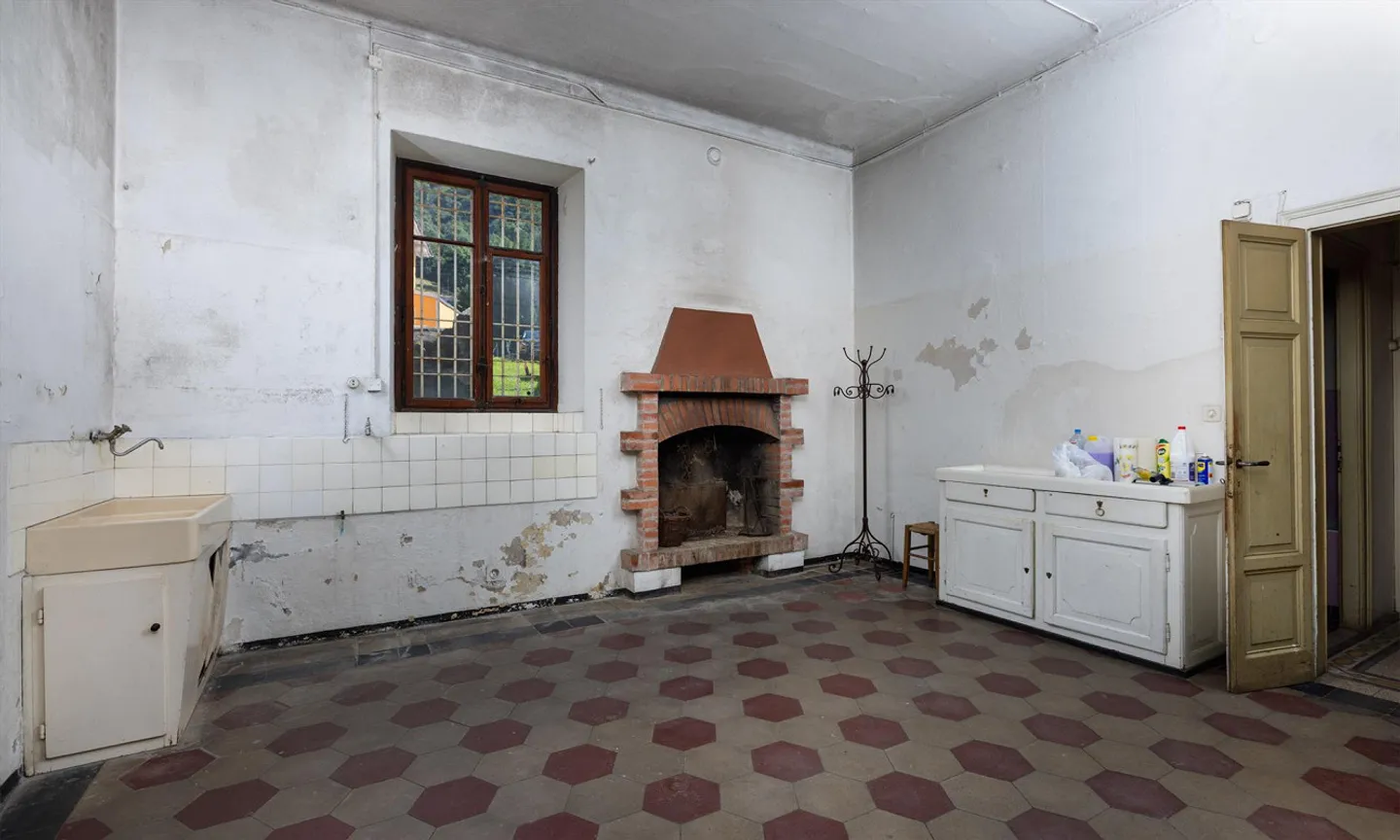 VILLA LIBERTY DE 1911 AVEC TERRAIN CONSTRUCTIBLE À TESSERETE - Photo 4 sur 13