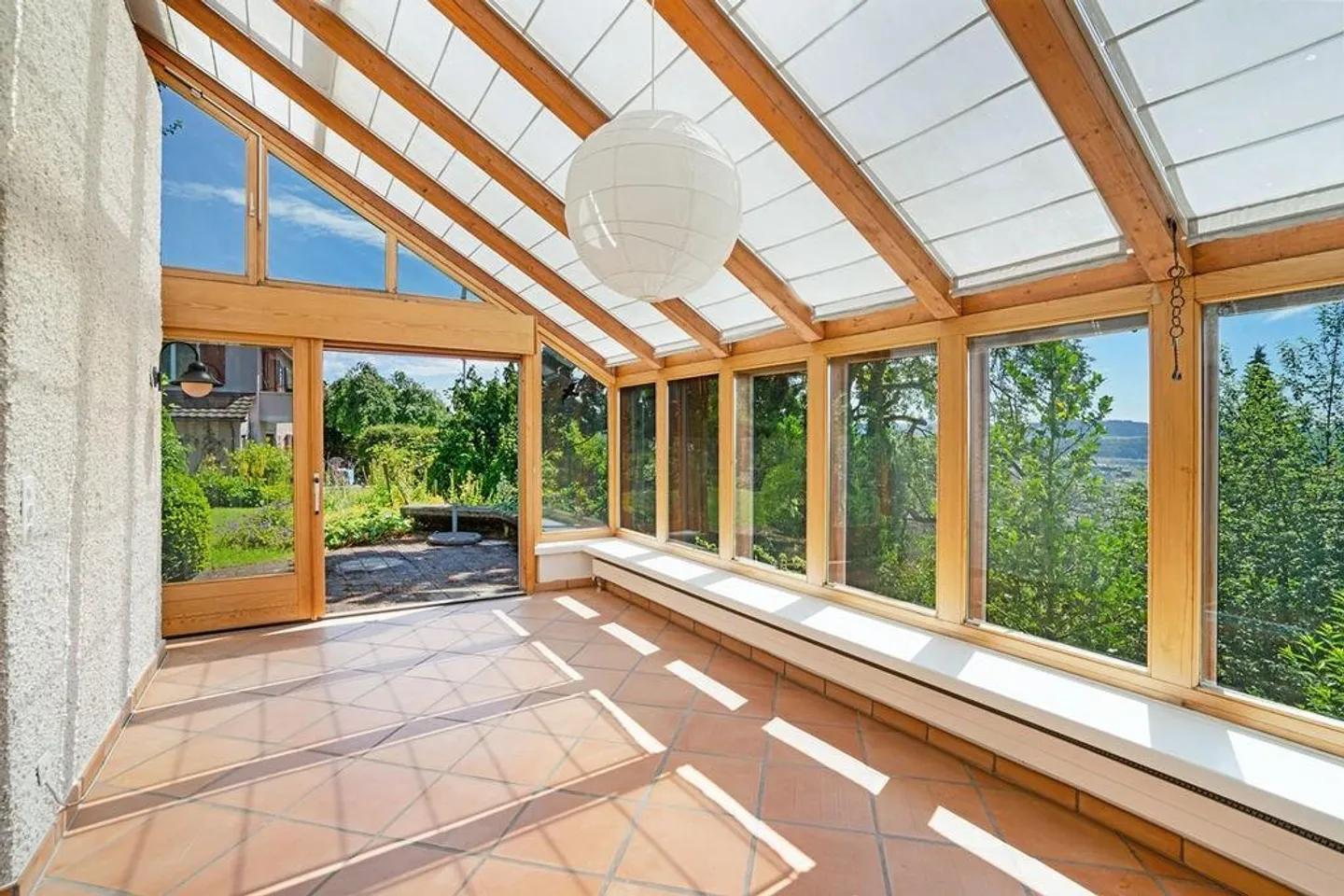 Gioiello residenziale esclusivo con vista mozzafiato - Foto 3 di 9