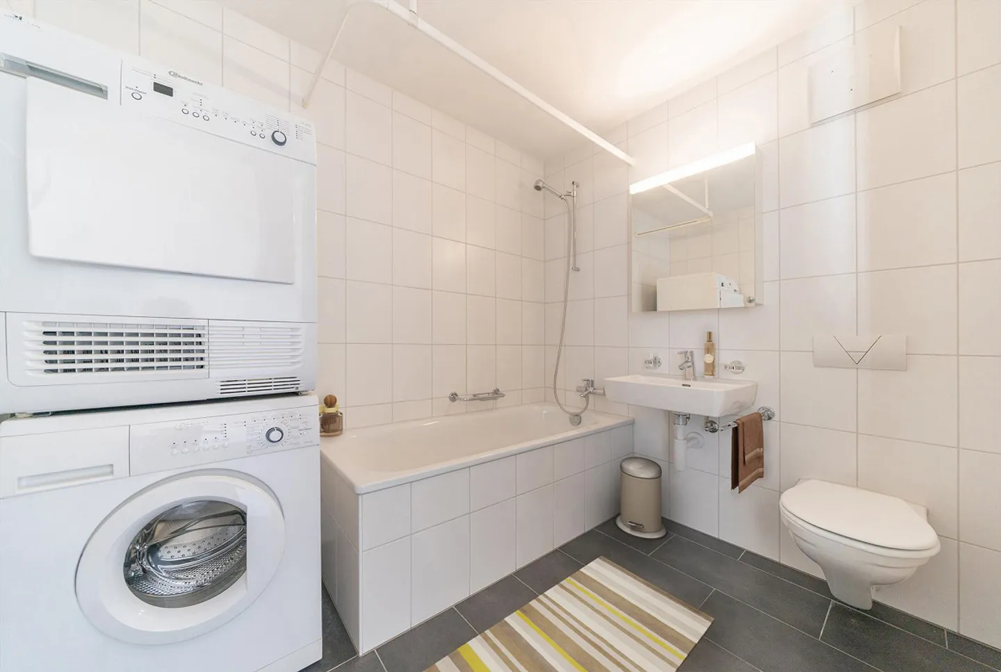 Belle appartement de 3,5 pièces au rez-de-chaussée élevé avec loggia - Photo 4 sur 6