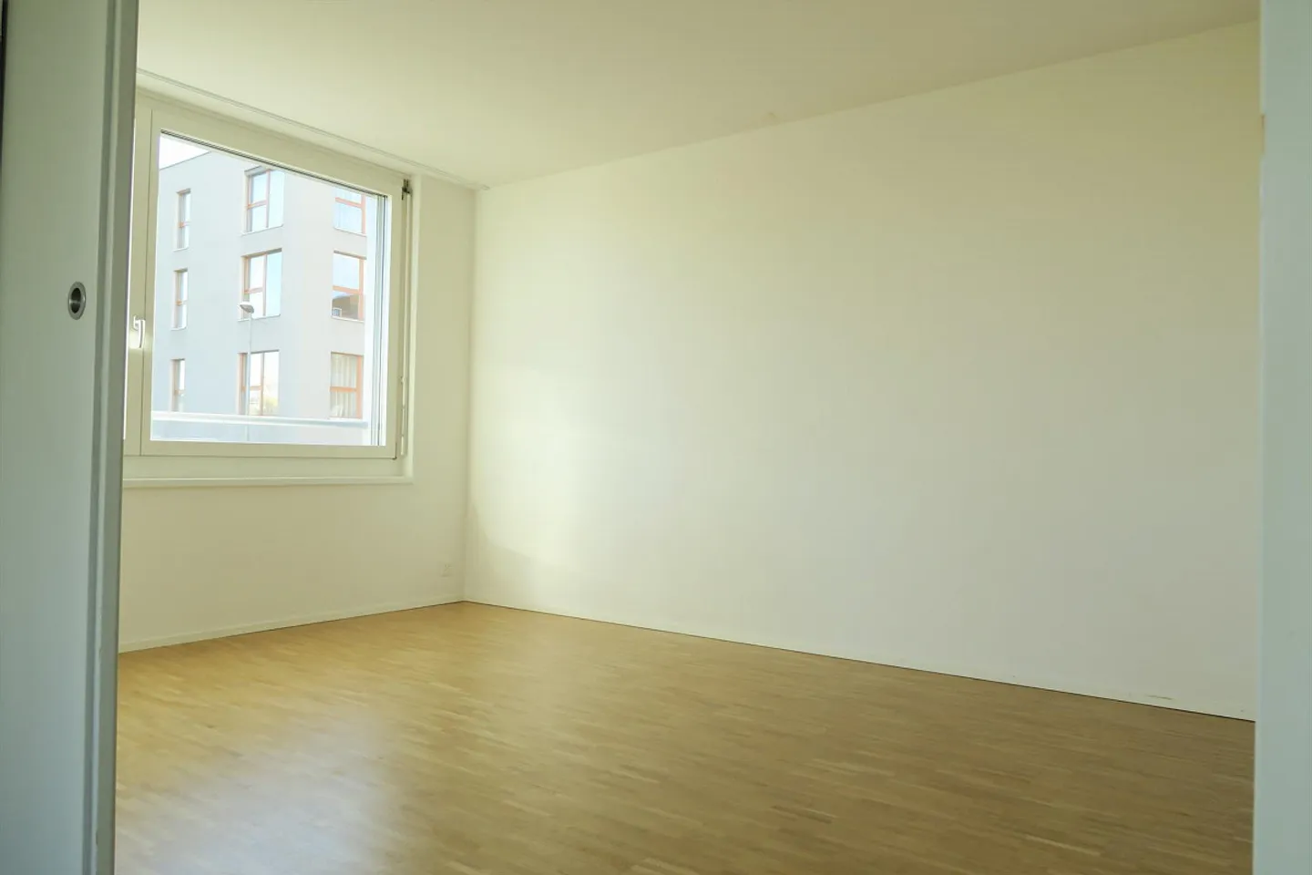 Belle appartement de 3,5 pièces au rez-de-chaussée élevé avec loggia - Photo 5 sur 6