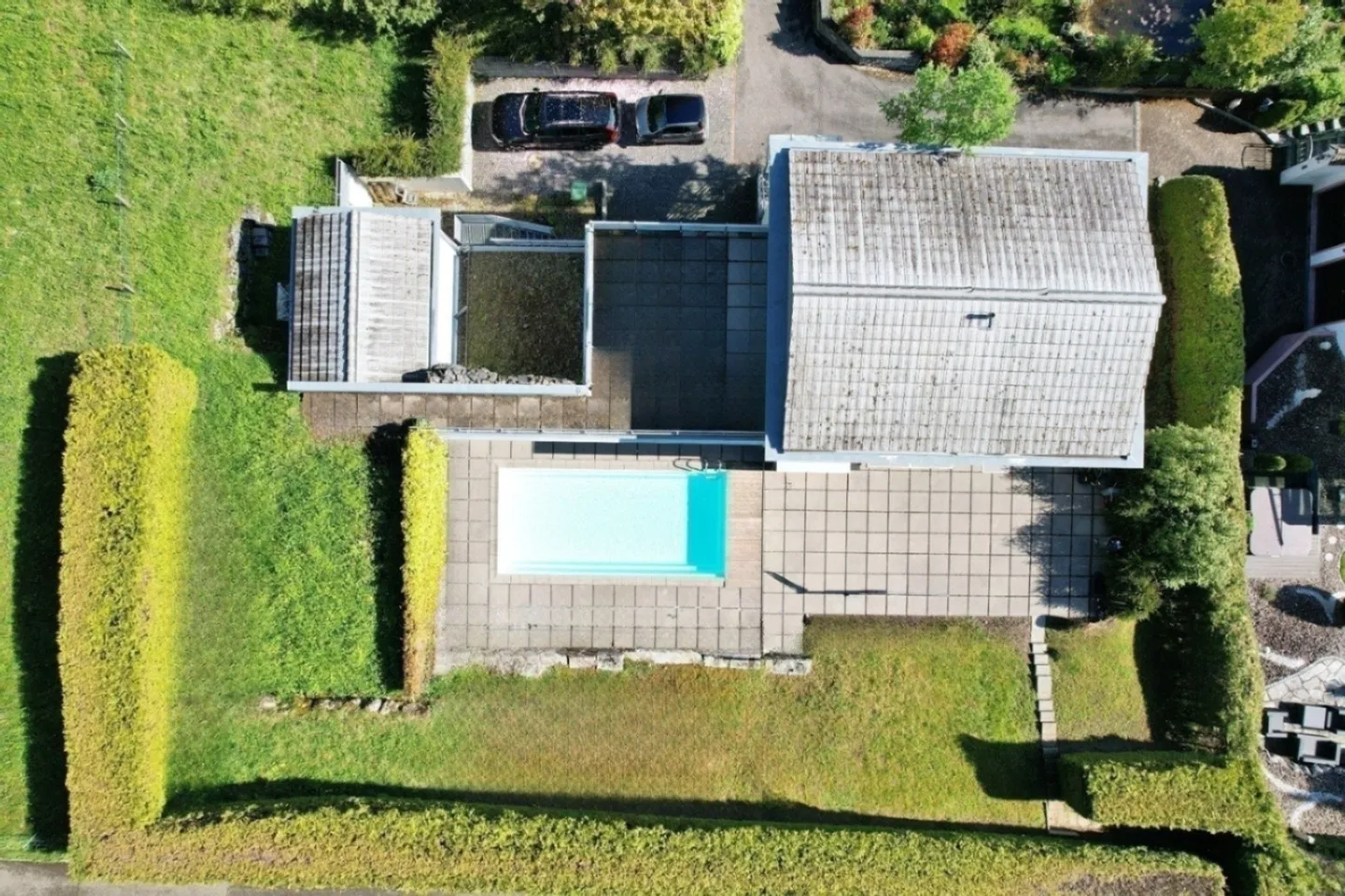 AUSSERGEWÖHNLICHE VILLA MIT BEHEIZTEM AUSSENPOOL UND PANORAMABLICK - Foto 2 von 17