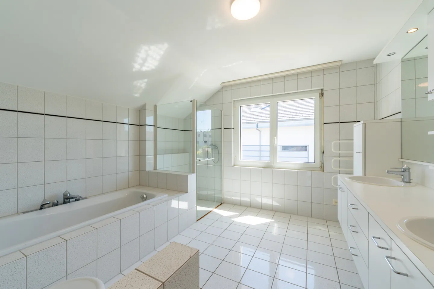 Grosszügiges, gepflegtes Landhaus an Toplage - mit Pool - Photo 10 of 11