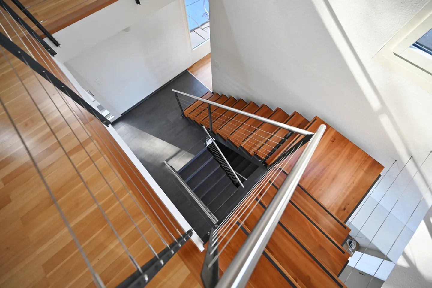 AUSSERGEWÖHNLICHE VILLA MIT BEHEIZTEM AUSSENPOOL UND PANORAMABLICK - Foto 9 von 17