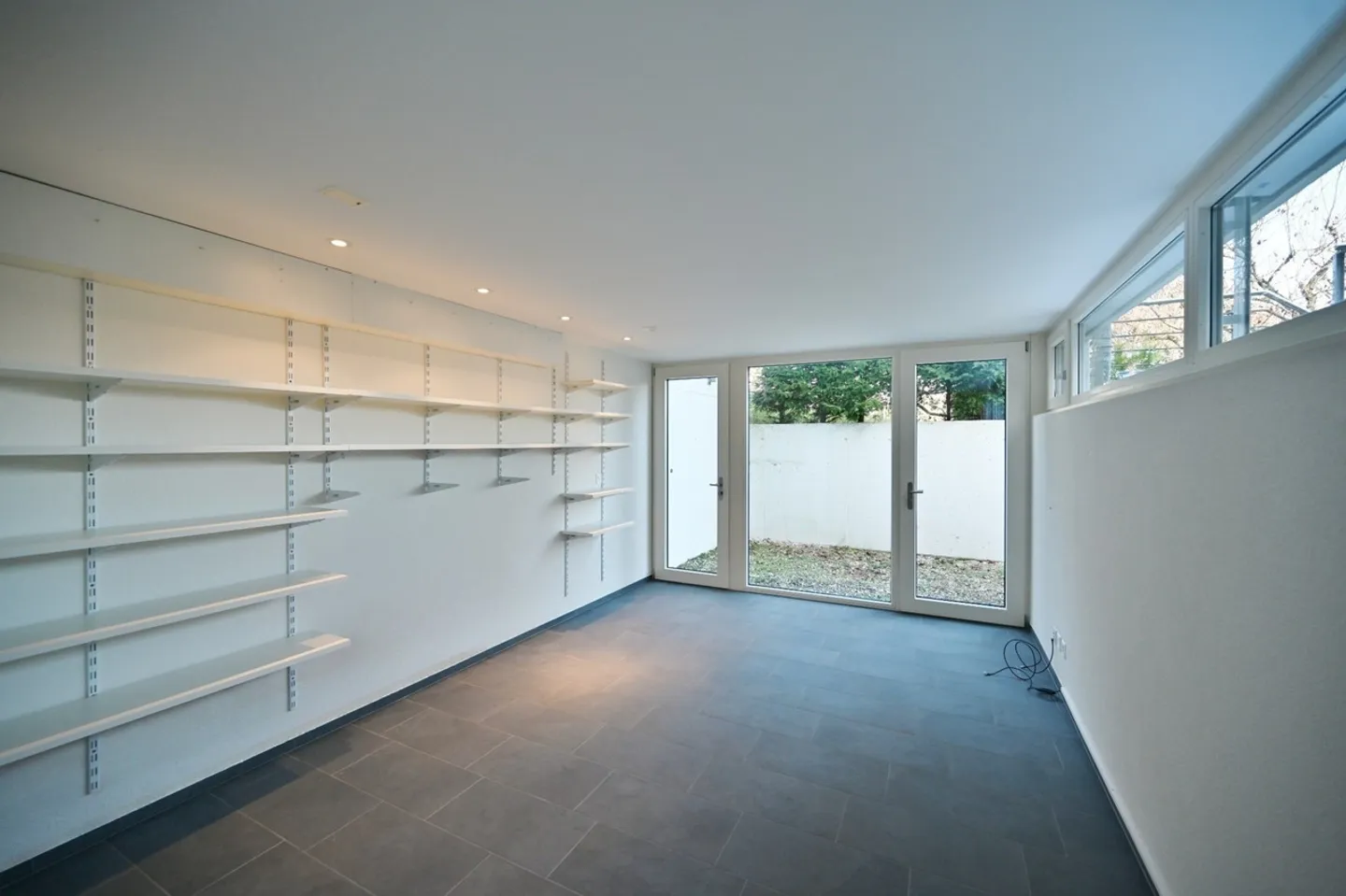 AUSSERGEWÖHNLICHE VILLA MIT BEHEIZTEM AUSSENPOOL UND PANORAMABLICK - Foto 14 von 17