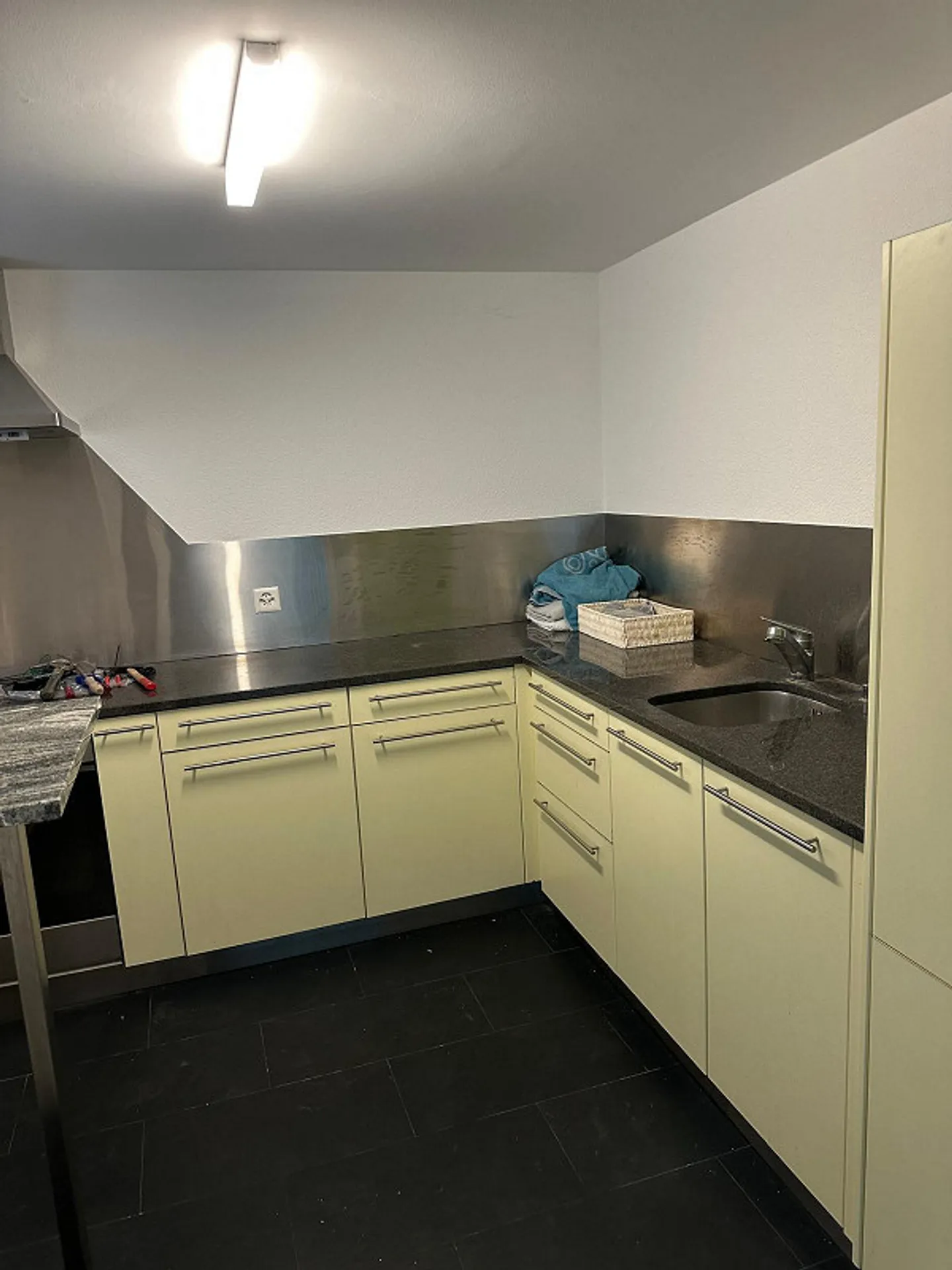 Light-flooded 1.5-room basement apartment in Muttenz - Photo 4 of 8