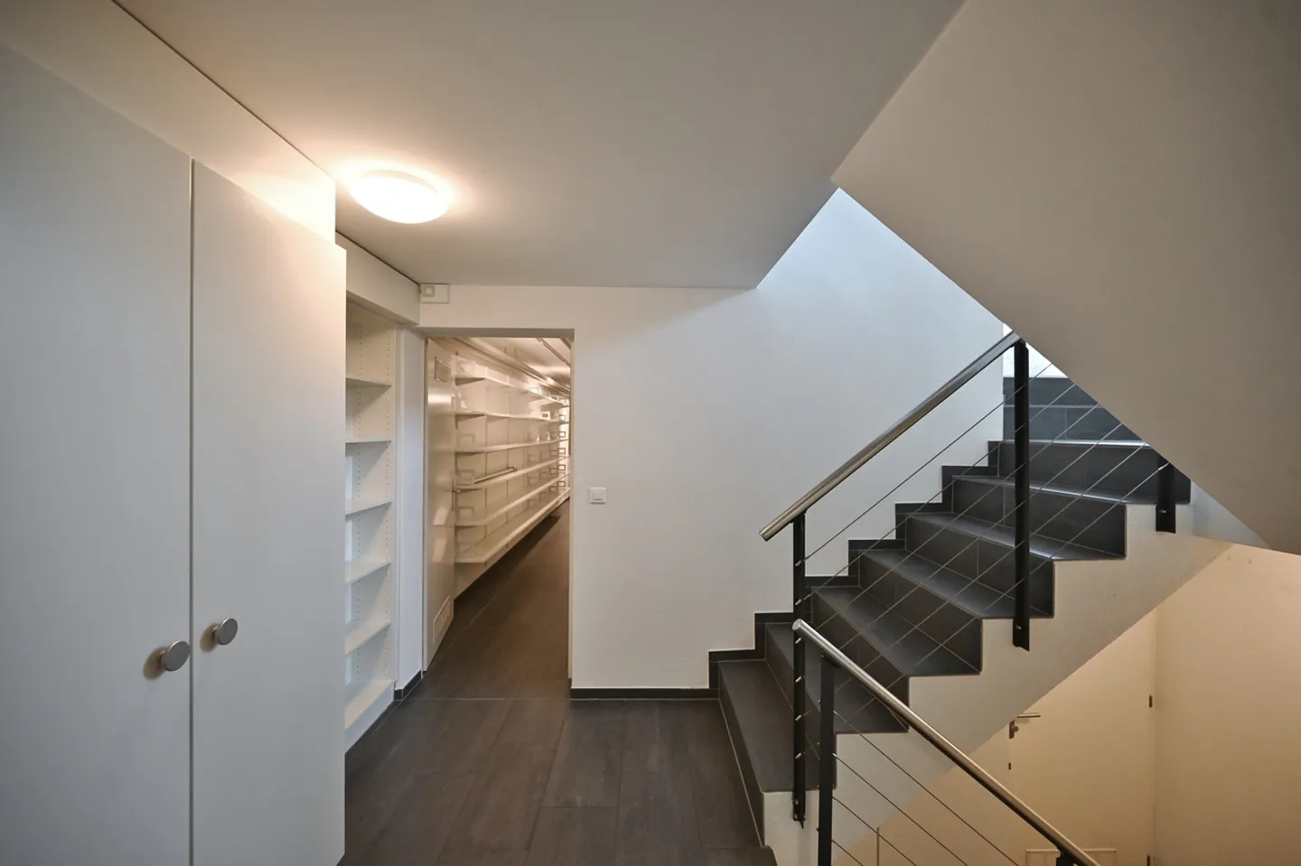 AUSSERGEWÖHNLICHE VILLA MIT BEHEIZTEM AUSSENPOOL UND PANORAMABLICK - Foto 15 von 17