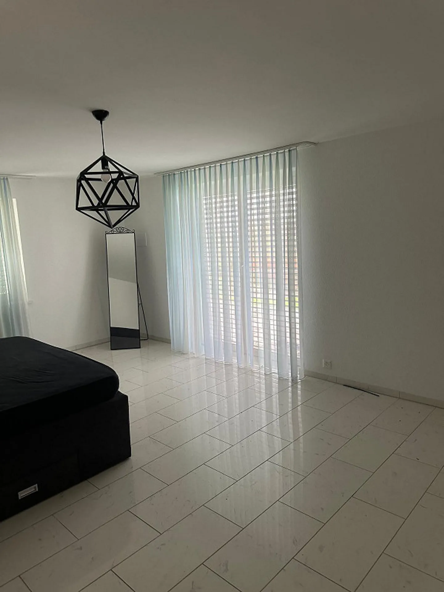 Light-flooded 1.5-room basement apartment in Muttenz - Photo 1 of 8