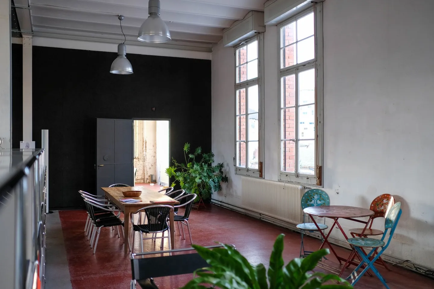 Postes de travail meublés - Photo 2 sur 5