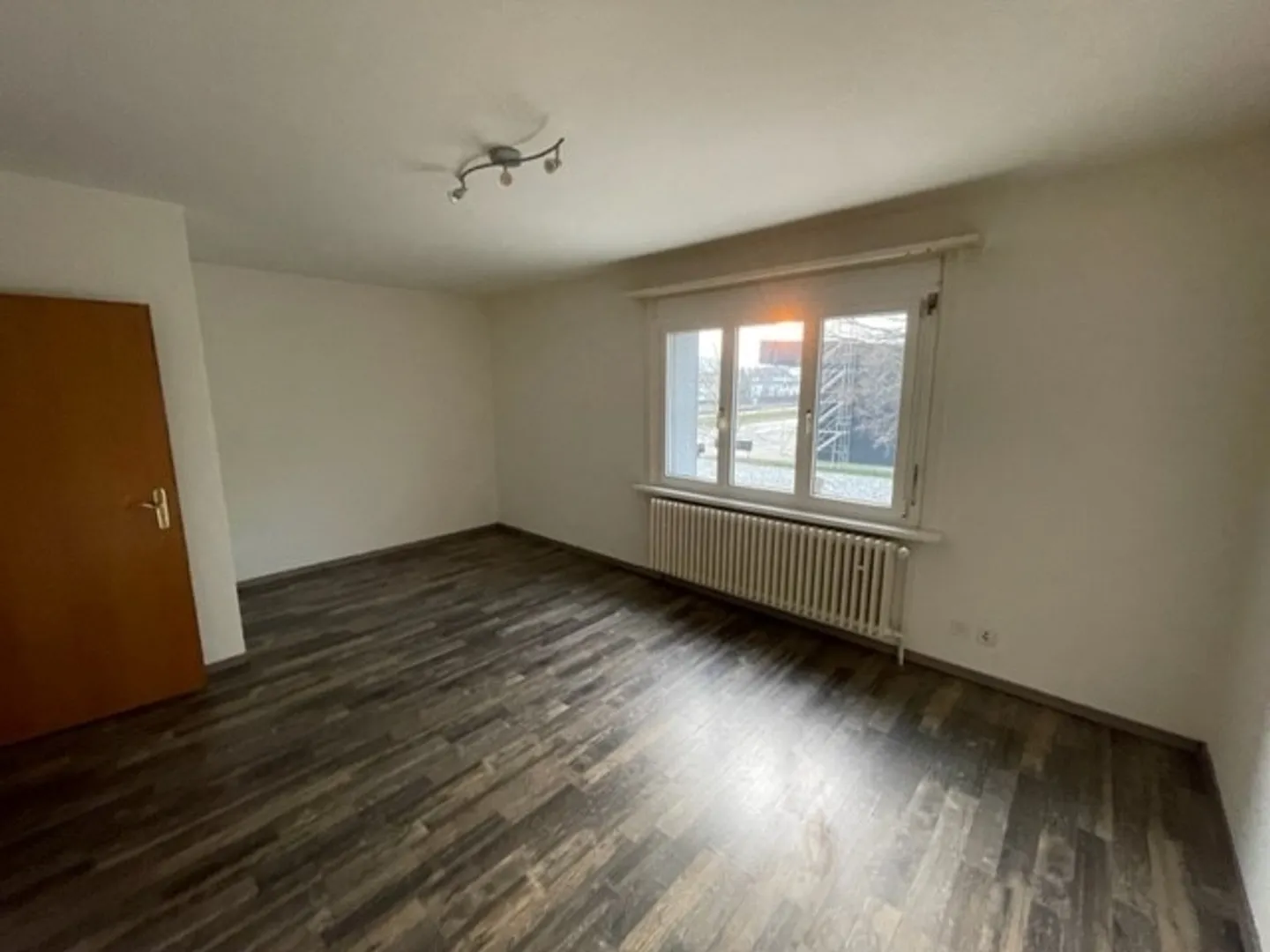 2.5 room apartment directly at the train station - Photo 1 of 3