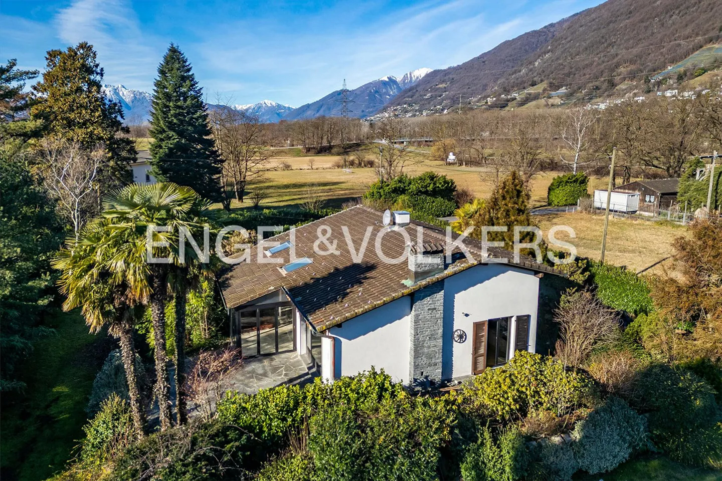 Maison individuelle avec grand terrain - Photo 1 sur 18