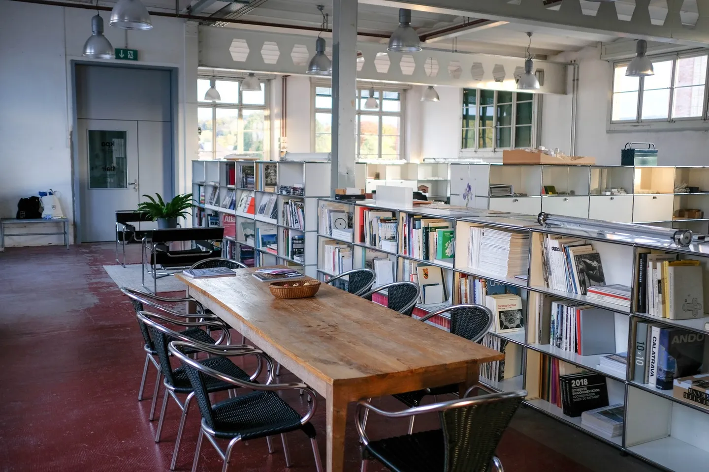 Postes de travail meublés - Photo 4 sur 5