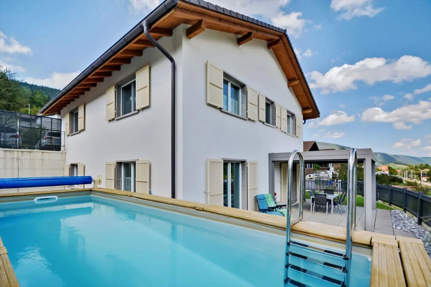 Cormoret, magnifique villa 5.5 pièces avec garage et piscine - Photo 4 sur 13
